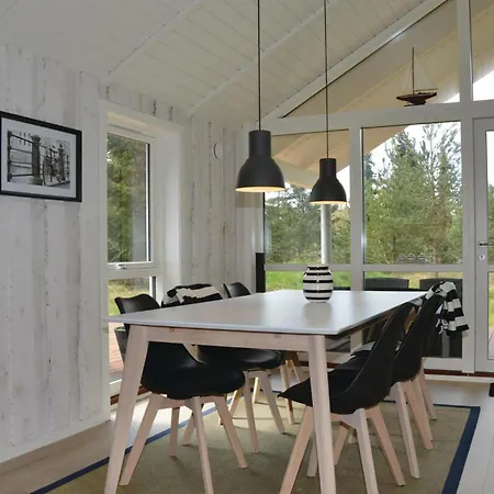 펜션 Amazing Home In Hojby With Sauna